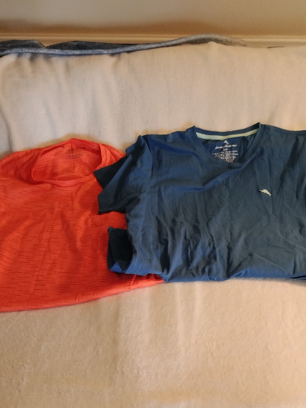 Under Armour The Tech Tee Performance & Tommy Bahama Shirt Bundle Men's Small